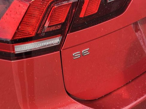 Used 2023 Volkswagen Tiguan SE w/ Panoramic Sunroof Package image 10