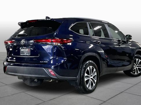 Used 2023 Toyota Highlander XLE AWD/4WD image 13