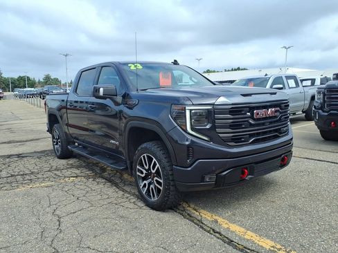 Used 2023 GMC Sierra 1500 AT4 w/ Technology Package AWD/4WD image 3