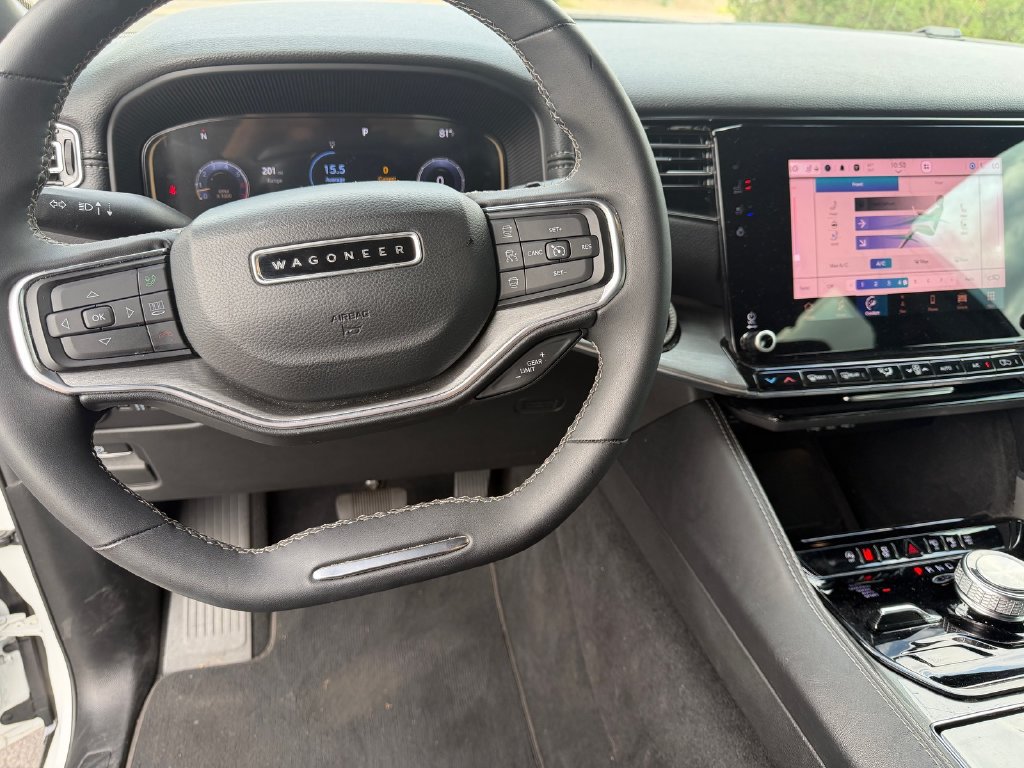 Used 2022 Jeep Wagoneer Series III AWD/4WD image 30