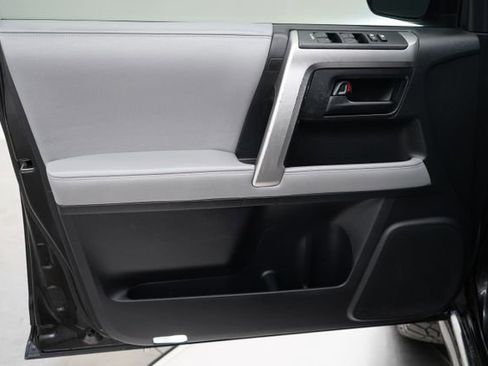 Used 2013 Toyota 4Runner SR5 w/ Premium Pkg AWD/4WD image 9