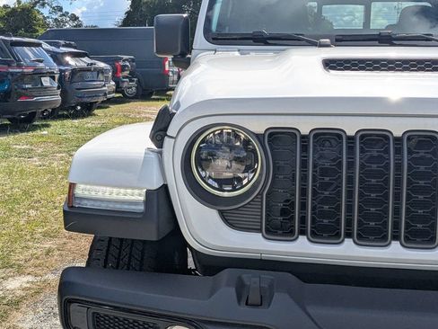 New 2026 Jeep Gladiator Sport AWD/4WD image 10