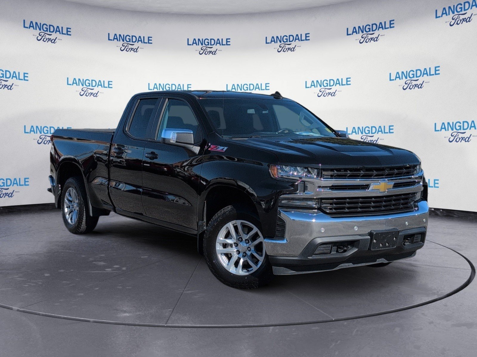 Used 2019 Chevrolet Silverado 1500 LT w/ All-Star Edition AWD/4WD image 2