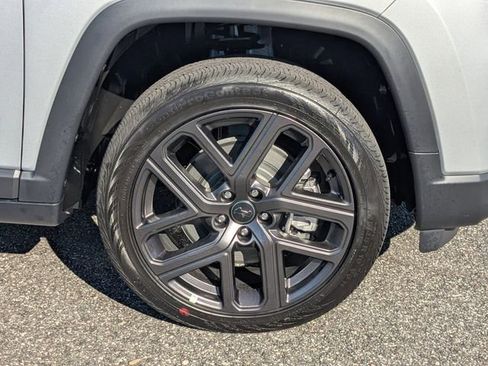 New 2026 Jeep Compass Latitude AWD/4WD image 11