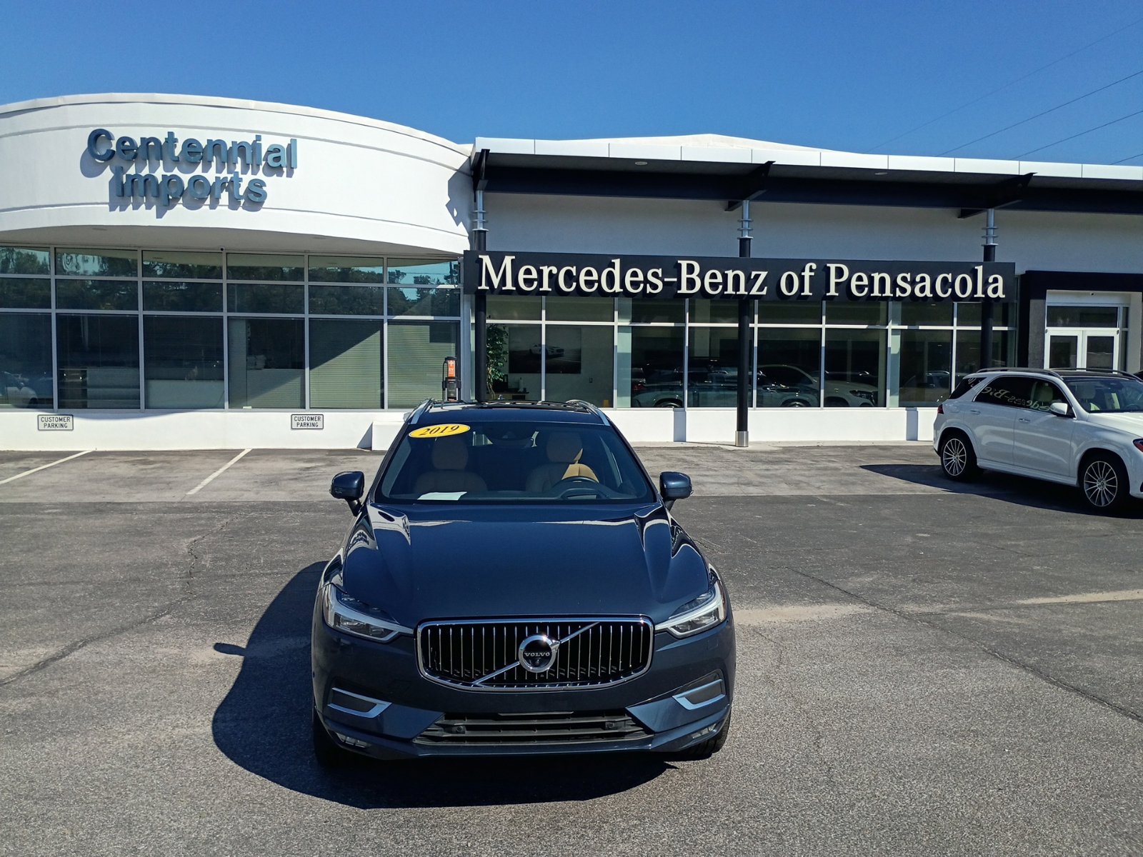 Used 2019 Volvo XC60 T5 Inscription w/ Protection Package Premier FWD image 1
