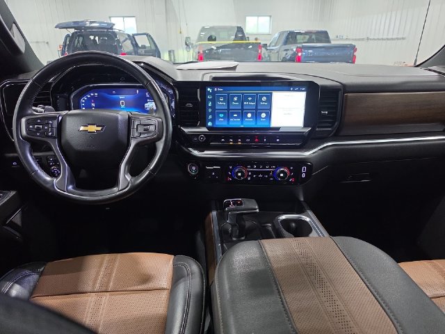 Used 2024 Chevrolet Silverado 1500 High Country w/ High Country Premium Package AWD/4WD image 9