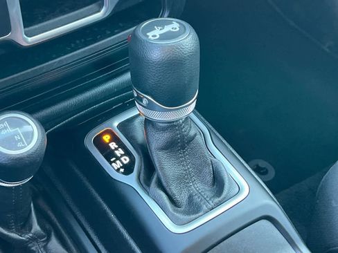 Used 2018 Jeep Wrangler Unlimited Sport image 26