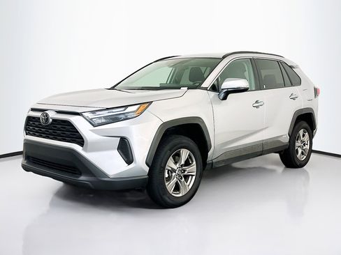 Used 2025 Toyota RAV4 XLE image 3