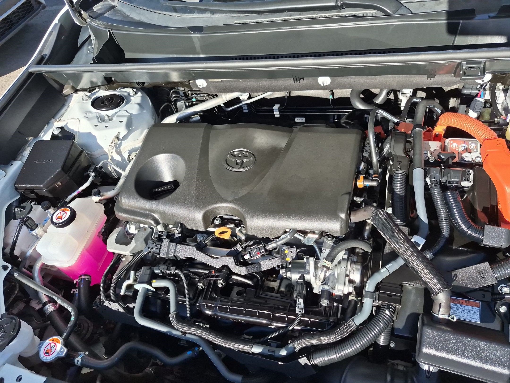 Used 2025 Toyota RAV4 XLE AWD/4WD image 32