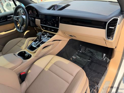Certified 2023 Porsche Cayenne AWD/4WD image 27