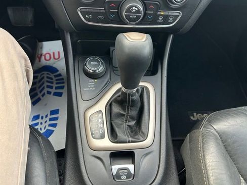 Used 2018 Jeep Cherokee Limited AWD/4WD image 24