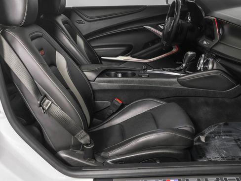 Used 2018 Chevrolet Camaro SS image 79