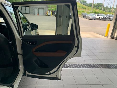 Used 2025 Subaru Forester Touring AWD/4WD image 18
