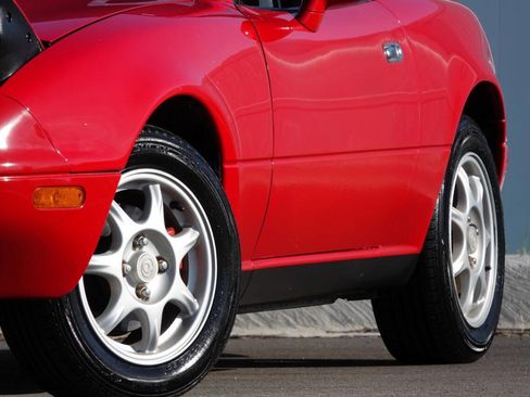 Used 1996 MAZDA MX-5 Miata M-Edition RWD image 24