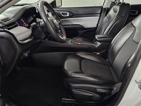 Used 2022 Jeep Compass Latitude image 20