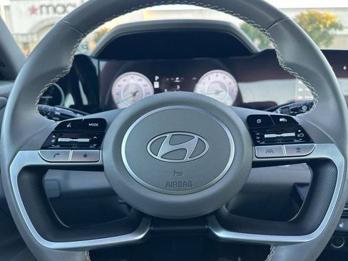 Used 2025 Hyundai Elantra SEL w/ Cargo Package image 21