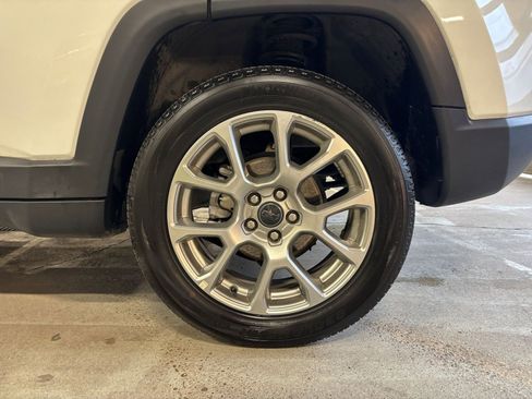 Used 2025 Jeep Compass Limited image 15