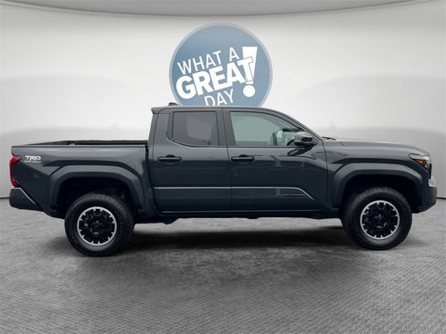 Used 2024 Toyota Tacoma TRD Off-Road image 2