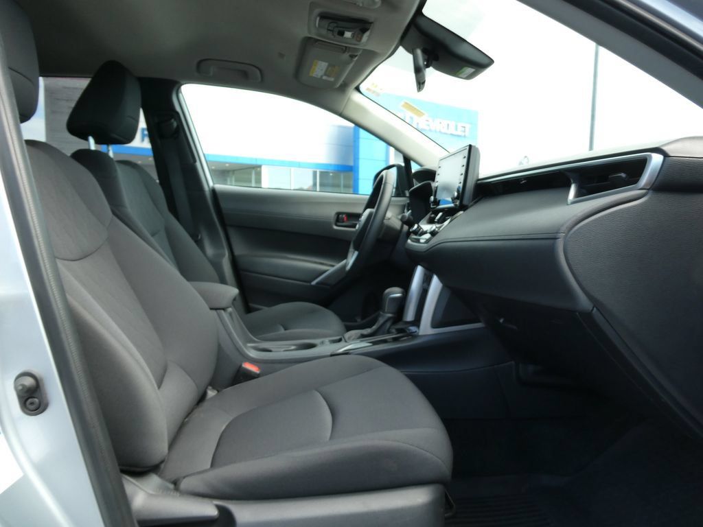 Used 2022 Toyota Corolla Cross LE AWD/4WD image 13
