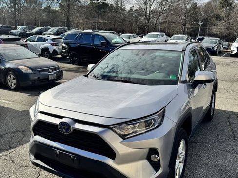 Used 2021 Toyota RAV4 XLE image 8