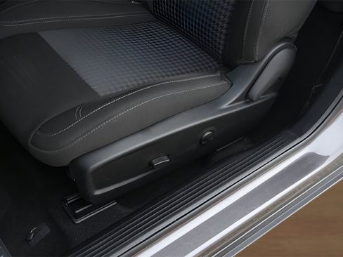 Used 2022 Dodge Challenger SXT w/ Blacktop Package image 8