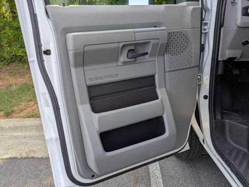 Certified 2024 Ford E-450 and Econoline 450 Super Duty w/ Power Windows & Locks Group RWD image 11
