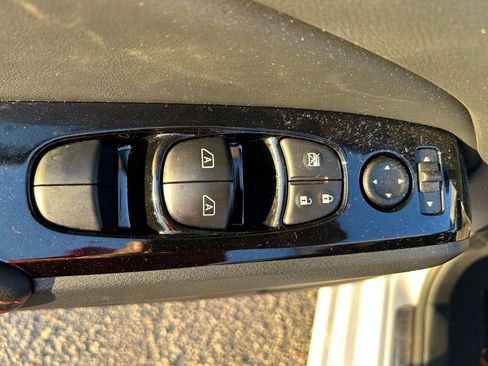 Used 2025 Nissan Altima 2.5 SR FWD image 18