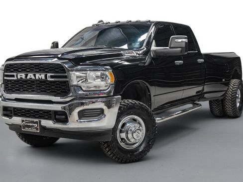 Used 2024 RAM 3500 Tradesman w/ Chrome Appearance Group AWD/4WD image 4
