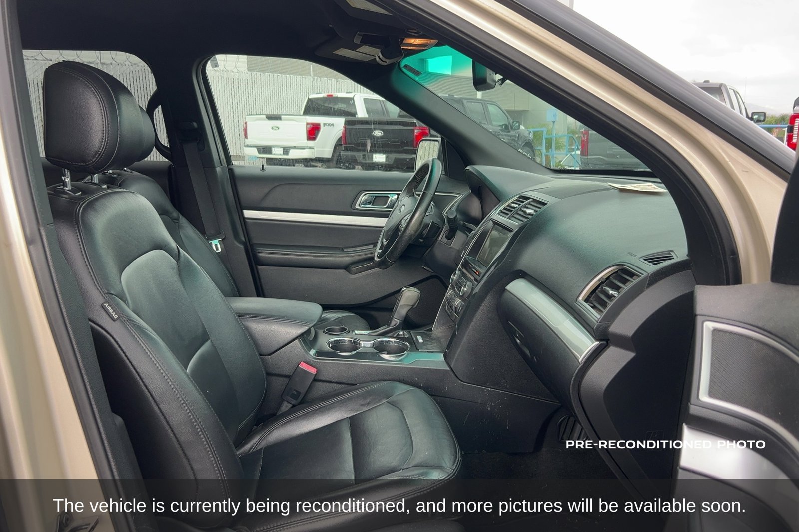 Used 2017 Ford Explorer XLT w/ Equipment Group 202A FWD image 15