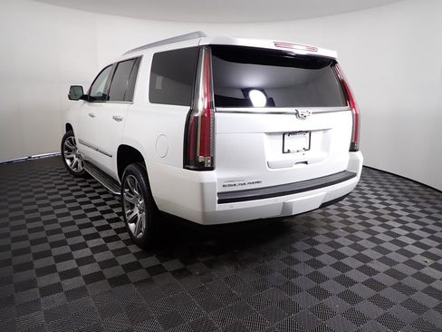 Used 2016 Cadillac Escalade Luxury image 16