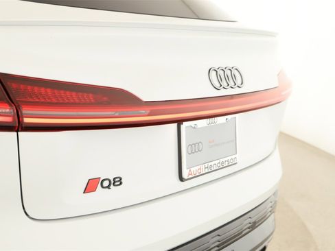 Used 2024 Audi Q8 e-tron Premium Plus w/ Premium Plus Package image 31