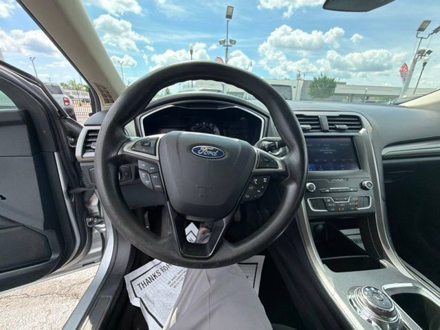 Used 2020 Ford Fusion SE FWD image 31