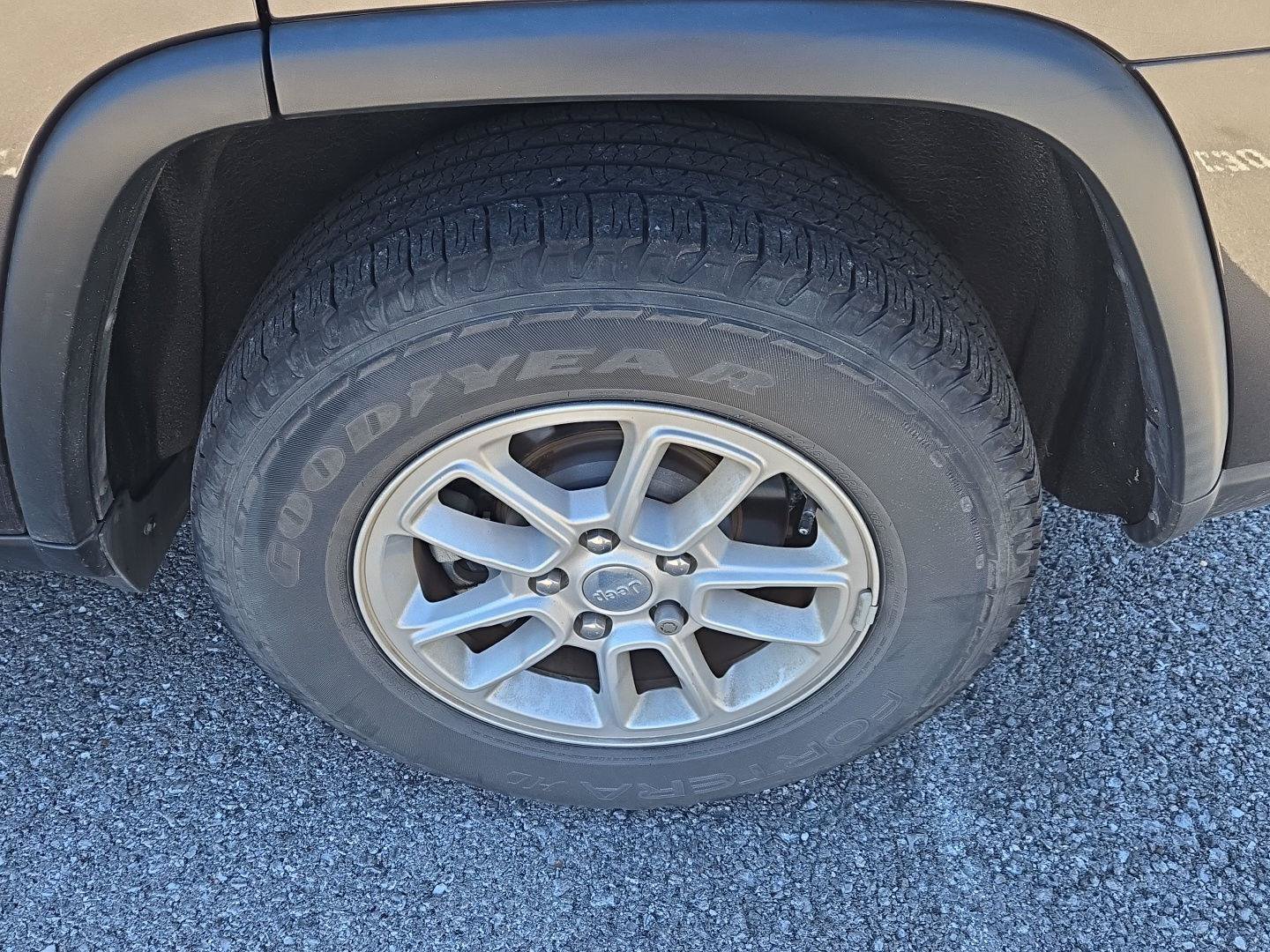 Used 2020 Jeep Grand Cherokee Laredo RWD image 11