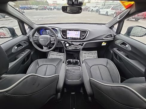 New 2026 Chrysler Pacifica Limited w/ S Appearance Package FWD image 25
