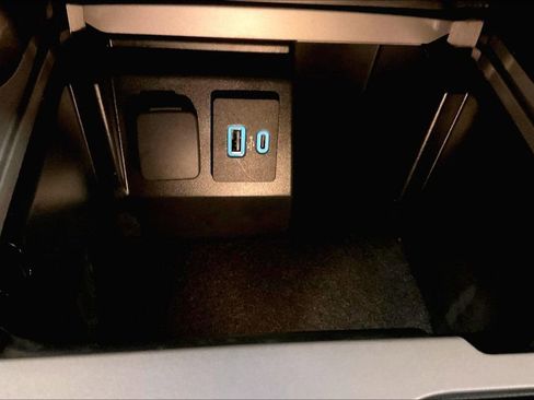 Certified 2022 Ford Explorer Platinum w/ Equipment Group 601A image 31