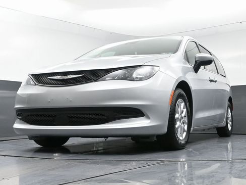 Used 2023 Chrysler Voyager LX FWD image 48