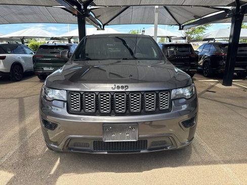 Used 2017 Jeep Grand Cherokee Altitude AWD/4WD image 2