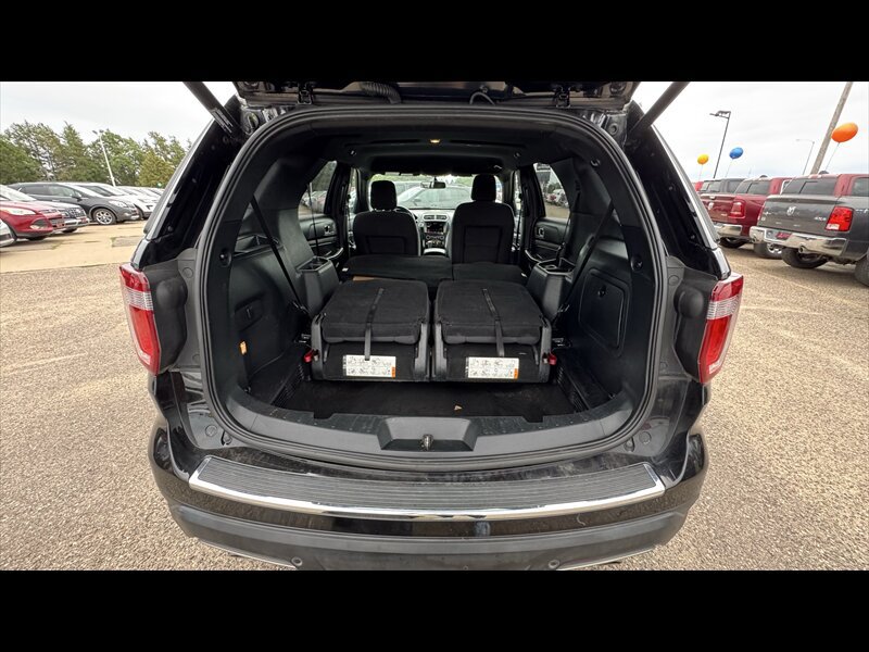Used 2018 Ford Explorer XLT w/ Equipment Group 201A AWD/4WD image 23