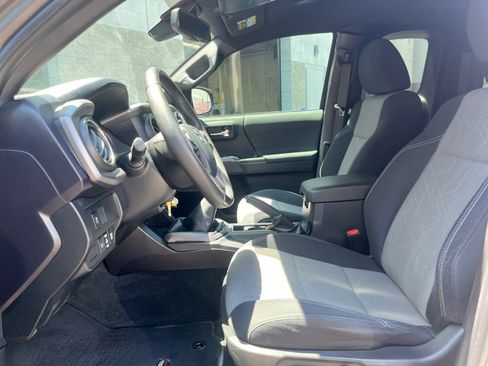 Used 2020 Toyota Tacoma TRD Sport AWD/4WD image 12