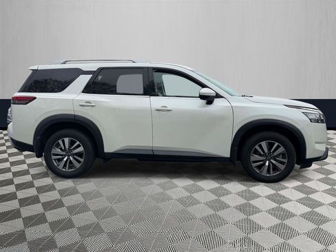 Used 2022 Nissan Pathfinder SL image 5