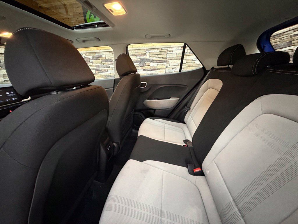 Used 2024 Hyundai Venue SEL FWD image 37