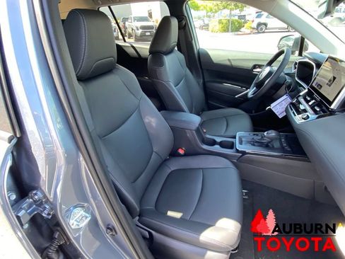 New 2026 Toyota Corolla Cross XLE w/ Convenience Package AWD/4WD image 14