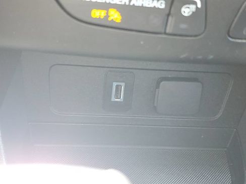 Used 2018 Ford Escape Titanium w/ Ford Safe & Smart Package FWD image 20