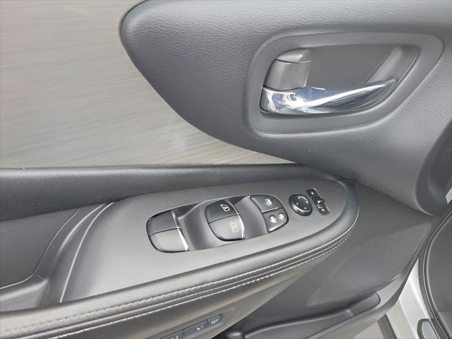 Used 2015 Nissan Murano SL w/ Cargo Package AWD/4WD image 16