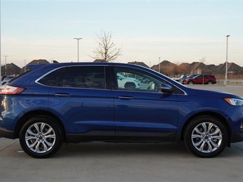 Used 2024 Ford Edge Titanium image 10