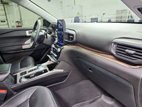 Used 2024 Ford Explorer Limited w/ Limited Technology Package image 37