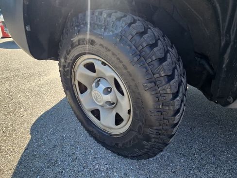 Used 2017 Toyota Tacoma SR RWD image 7