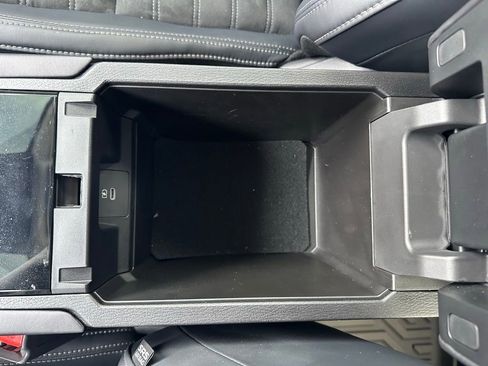 Used 2025 Mitsubishi Outlander SE image 34