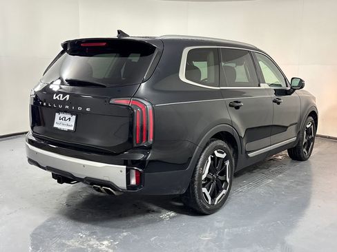 Used 2024 Kia Telluride EX w/ EX Captain's Chair Package image 6