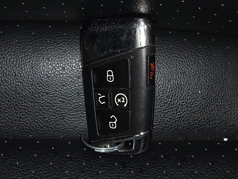Used 2022 Volkswagen Atlas Cross Sport SE FWD image 32